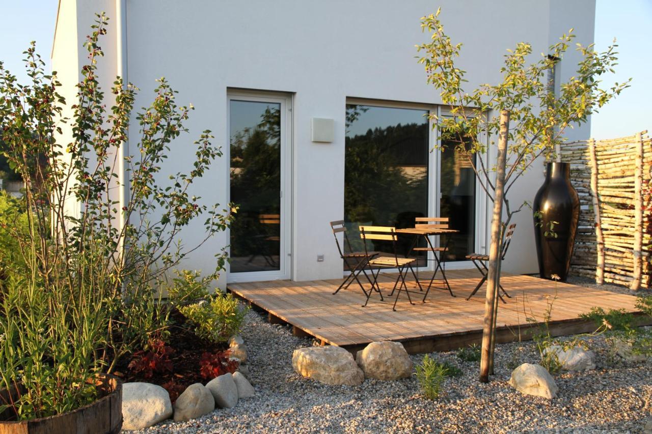 Apartmany Hluboka Nad Vltavou S Vyhledem Na Zamek Extérieur photo