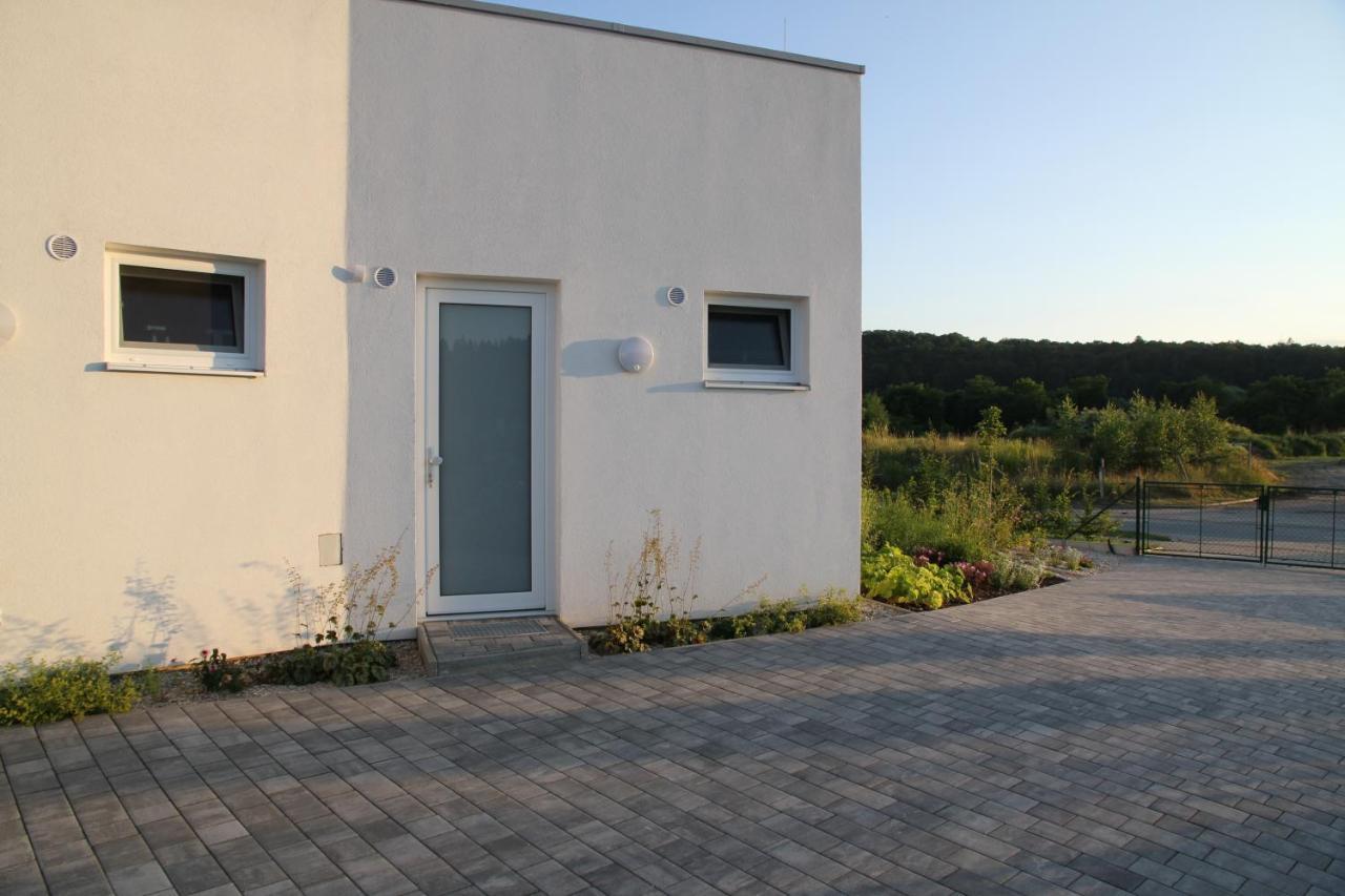 Apartmany Hluboka Nad Vltavou S Vyhledem Na Zamek Extérieur photo